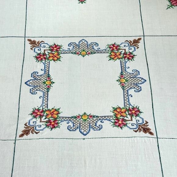 Vintage White Cotton Blend Embroidered Tablecloth with 4 Matching Napkins Floral - Picture 2 of 16